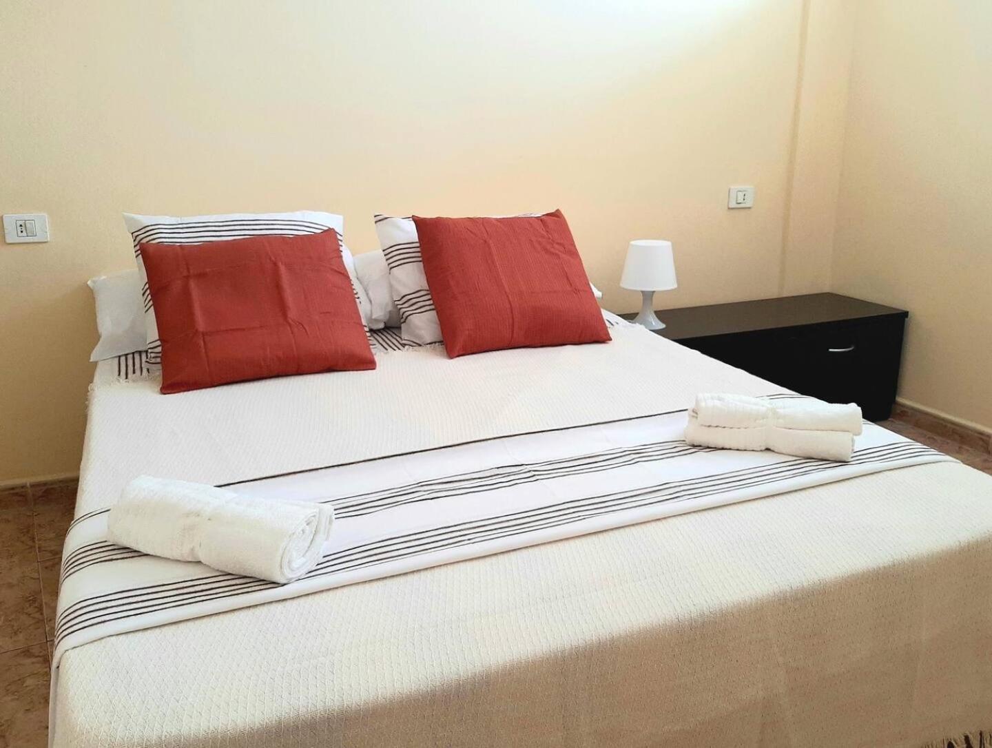 Perfectly Located Apartment With Pool Playa de las Americas (Tenerife) Exterior foto